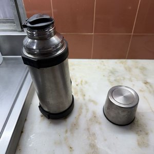 Lote de 3 Termos y 4 Mates de Diversos Materiales y Tamaños - imagen 2