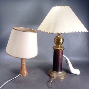 Lote anterior: Par de Lámparas de Mesa Antiguas con Detalles de Madera y Bronce