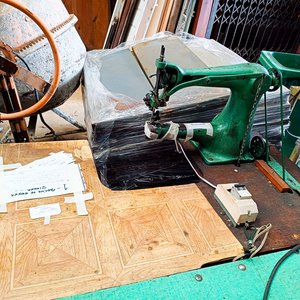 Maquina de coser cuero y tela, motor monofasico con contramarcha - imagen 1