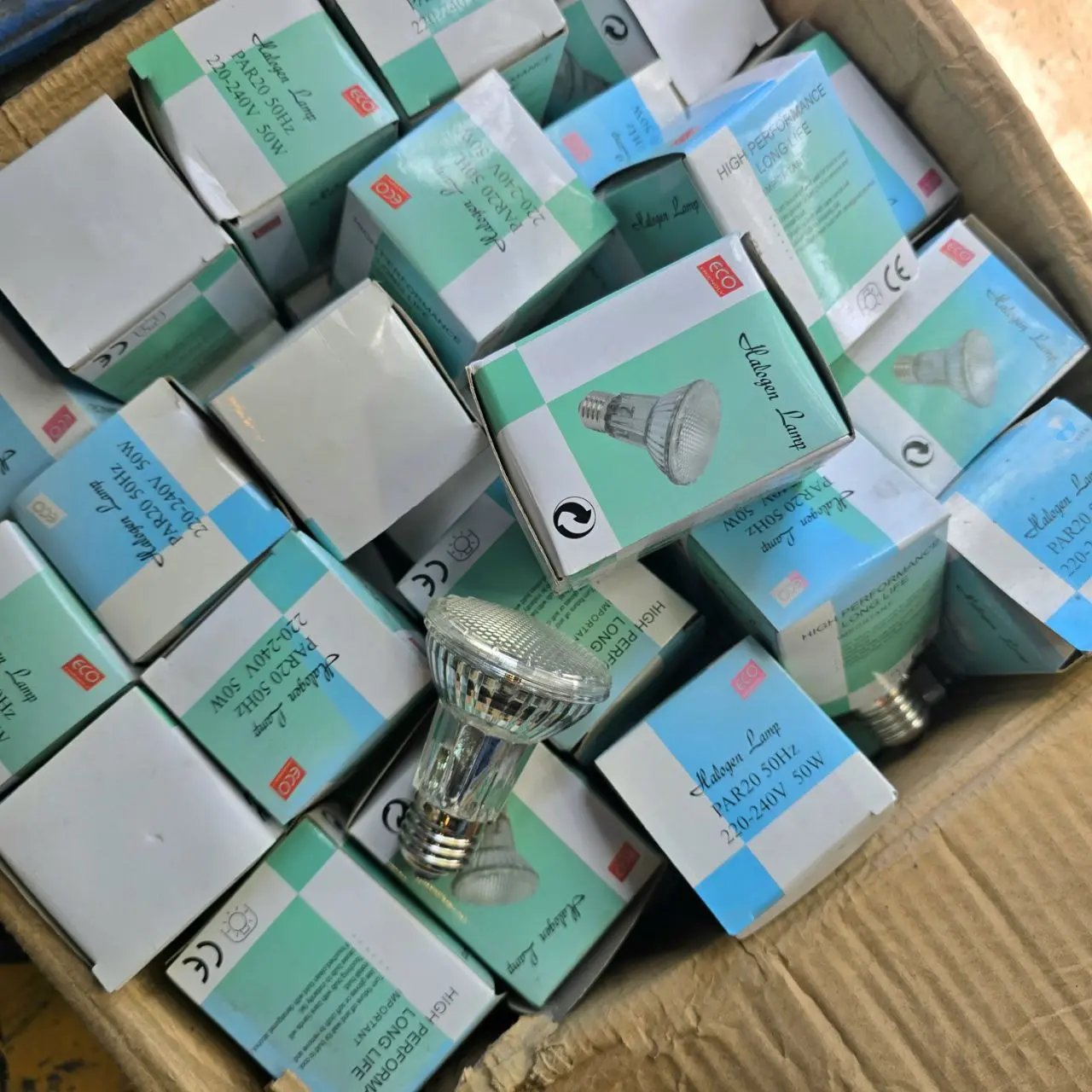 Lámparas E27 en cajas con especificaciones - imagen 2