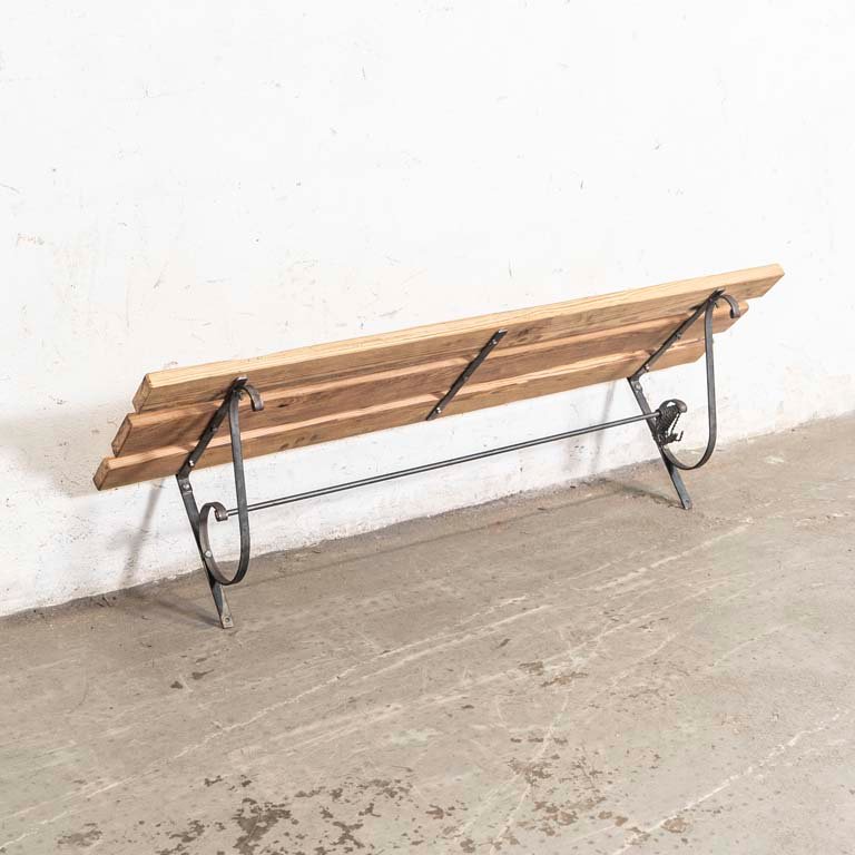 Lote siguiente: Ganchera de madera y hierro para muebles