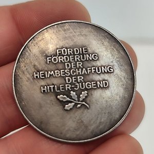 Medalla Conmemorativa Juventudes Hitlerianas Segunda Guerra Mundial con Soporte - imagen 2