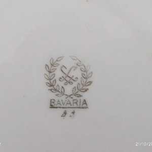 Juego de Cerámica Bavaria: Ensaladera y 8 Platos con Detalles Azules y Dorados - imagen 7
