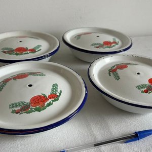 Set de 4 Bowls Esmaltados Blancos con Tapa y Diseño de Frutas Rojas y Hongos - imagen 2