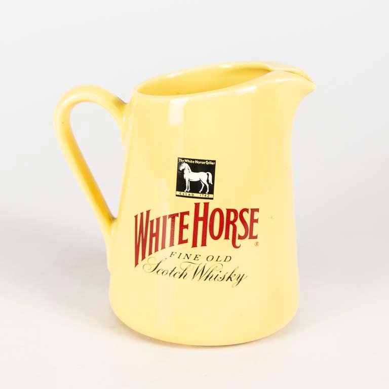 Lote siguiente: Jarra de whisky White Horse de cerámica inglesa para decoración