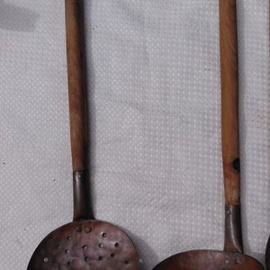 Lote de 7 Utensilios de Cocina y Riego en Cobre con Mangos de Madera - imagen 3
