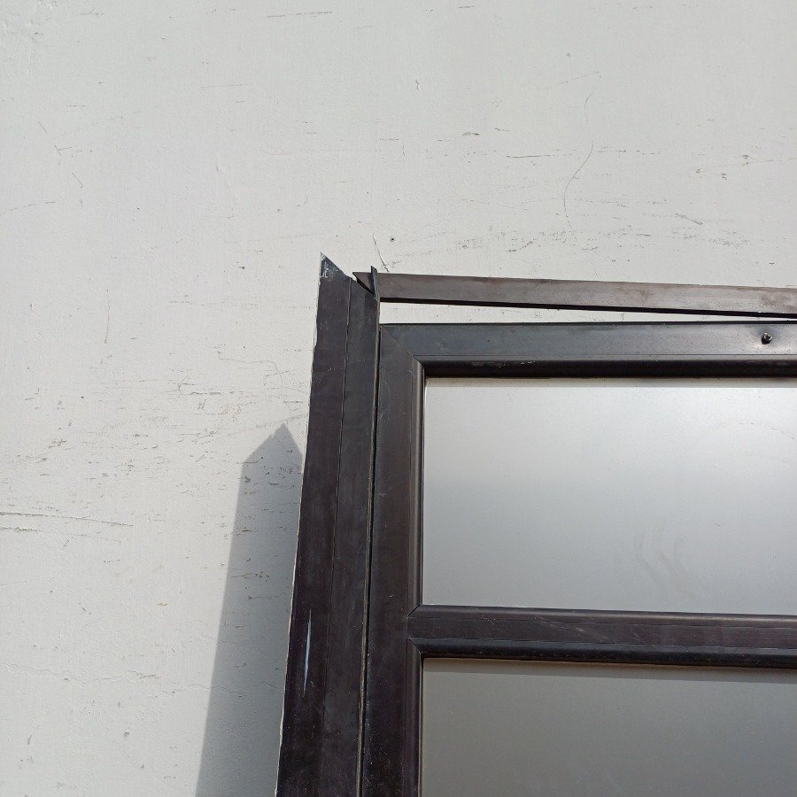 Puerta de aluminio con marco y vidrio, incluye brazo hidráulico - imagen 7