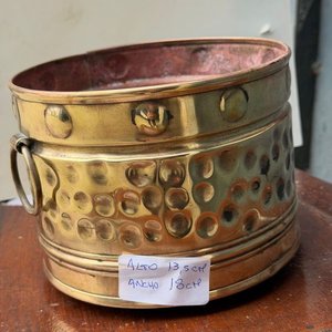 Macetero Ovalado de Bronce Martillado con Asas - imagen 3