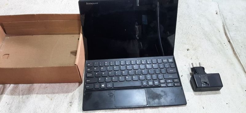 Lenovo Netbook 10" Touch con Cargador y Cable - imagen 2