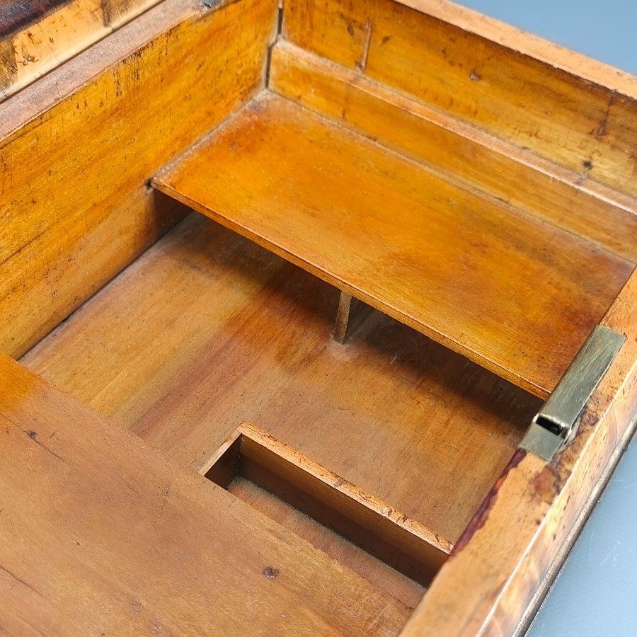 Cofre de madera con dos cajones y detalles en español - imagen 6