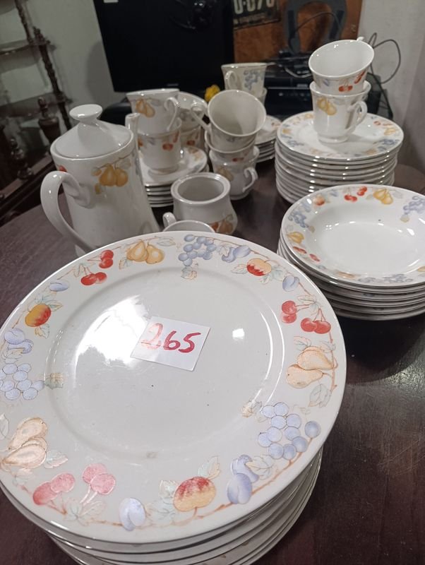 Juego de Loza con Diseño de Frutas