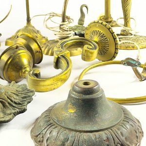 Lote de Bronce: Florones, Apliques y Lámparas de Mesa - imagen 4
