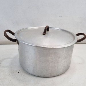 Olla Grande de Aluminio con Asas de Hierro y Tapa - imagen 2
