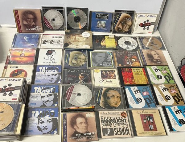 Lote de 50 CDs de Música Clásica y 11 Juegos de PlayStation - imagen 1