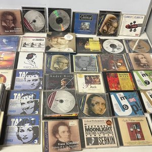Lote siguiente: Lote de 50 CDs de Música Clásica y 11 Juegos de PlayStation