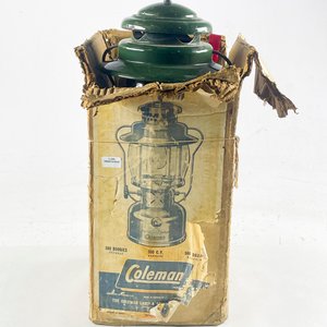 Farol a Mantilla Coleman Verde Esmaltado Metálico 37 cm - imagen 2