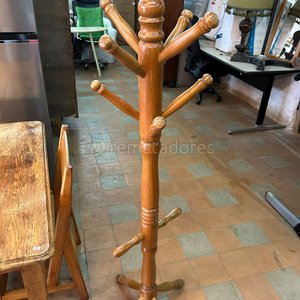 Lote siguiente: Perchero de Madera Rústico para Ropa