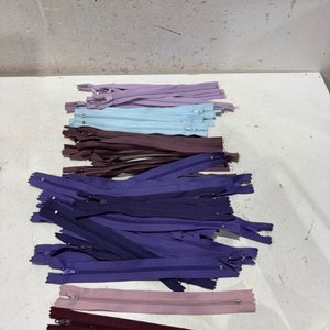 Lote siguiente: Lote de Cierres Coloridos de 18 cm