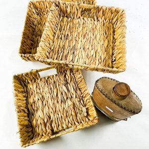 Set de 3 Cestas Tejidas y Botella Forrada en Cuero - imagen 2