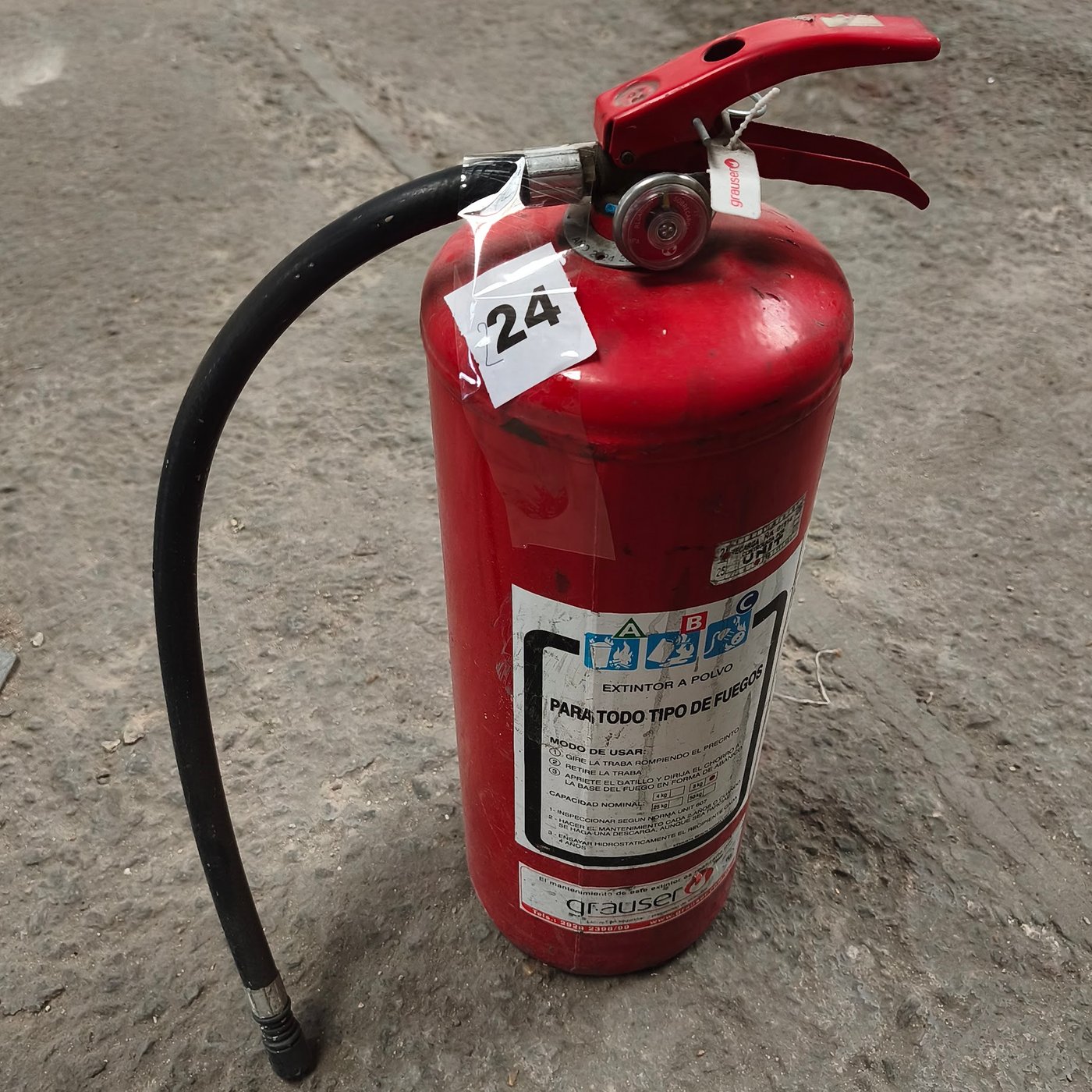 Extintor Portátil Rojo Grauser con Manguera y Manómetro