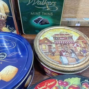 Lote de Latas de Galletitas Coleccionables: Coca Cola, Walkers y Más - imagen 5