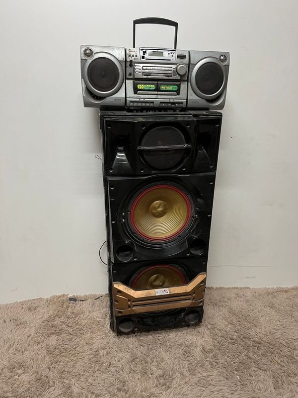 Radio Grabador Aiwa con Parlante Grande Nitro