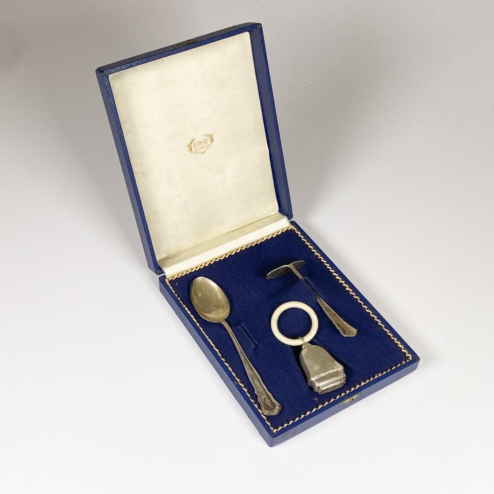 Estuche con Juego de Bebé en Plata 800: Sonajero, Cuchara y Tenedor