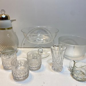 Lote de 8 piezas de bazar de vidrio: jarra, compotera, bowl, vasos, florero y lecherita - imagen 2