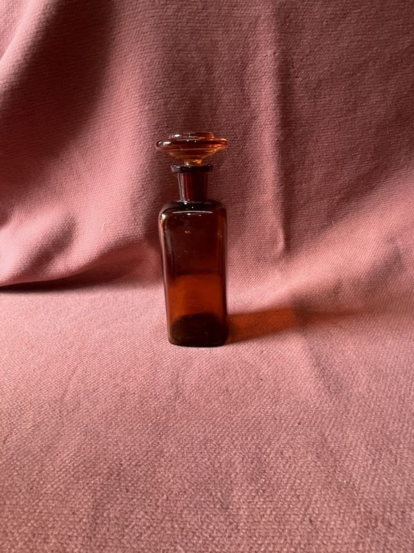 Antiguo frasco de farmacia con tapon, un objeto hermoso y útil - imagen 3