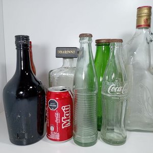 Lote de Botellas Variadas: Coca-Cola, Marnier Lapostolle y Más - imagen 7