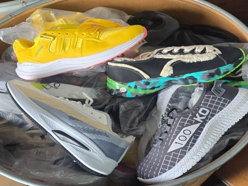 Pares de Zapatillas Deportivas Nuevas