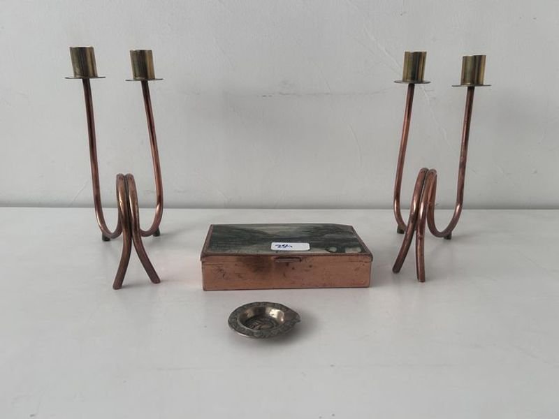 Lote siguiente: Porta Velhas Dobles de Cobre Alto y Cajita de Cobre