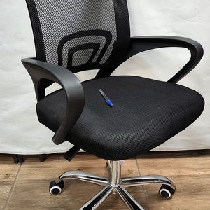 Silla de Oficina Giratoria Negra con Respaldo Lumbar en Malla - imagen 2