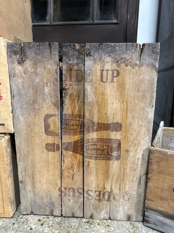 Lotes de cajas y cajones con propaganda de bebidas - imagen 4