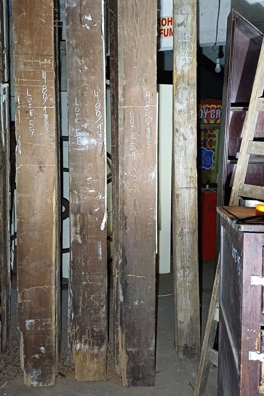 Seis tirantes de pinotea con rastros de polilla para decoración - imagen 2