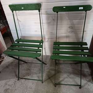 Lote siguiente: Par de Sillas Plegables Antiguas de Metal y Madera Color Verde