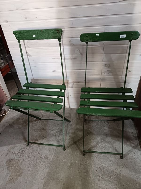 Par de Sillas Plegables Antiguas de Metal y Madera Color Verde