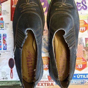 Mocasines Country de Cuero Oscuro con Pespuntes Decorativos - imagen 4