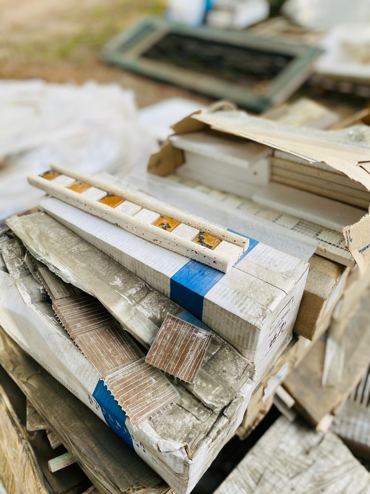 Lote de materiales de metal y madera para construcción - imagen 2