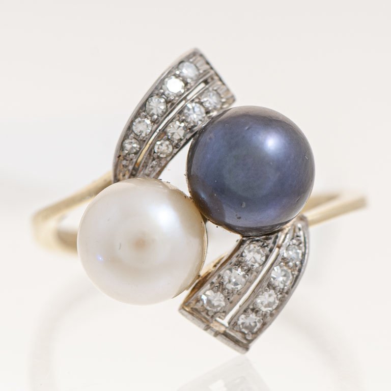 Lote anterior: Anillo de oro con perlas y brillantes