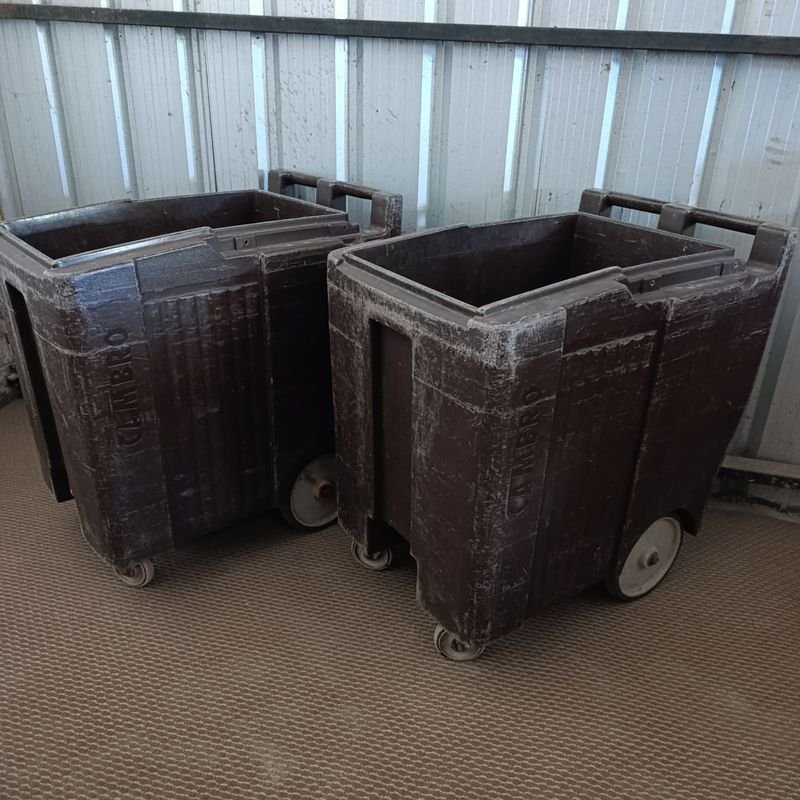 Lote siguiente: Contenedores Cambro Estancos con Ruedas
