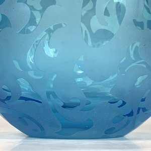 Jarra de Cristal Esmerilado Celeste con Decoración Arabesca - imagen 2