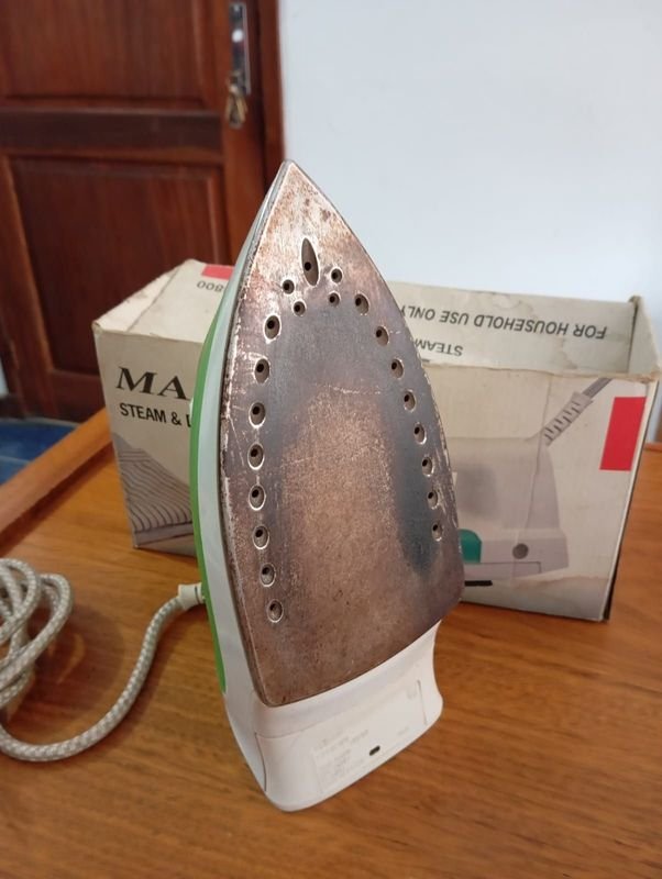 Plancha eléctrica a vapor Maxima usada - imagen 3
