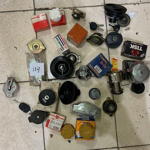 Lote de Tapas de Tanque de Combustible y Radiador con Llaves - imagen 5