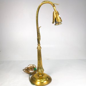 Lámpara de Mesa Antigua en Bronce Labrado - imagen 2