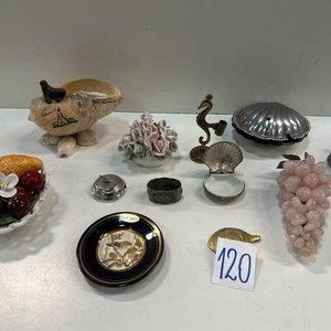Lote de 12 Adornos Varios: Racimos de Uva, Caracoles, Paloma y Más - imagen 1
