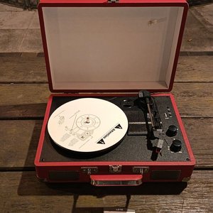 Lote siguiente: Tocadiscos Portátil Rojo "Apogee Sound International" Bluetooth
