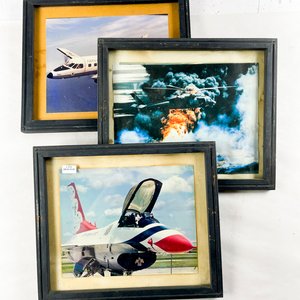 Lote siguiente: Tres Fotografías Enmarcadas de Aviones y Helicóptero