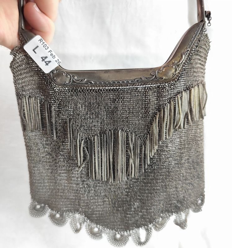Antigua cartera de dama de malla art decó hecha en alpaca - imagen 2
