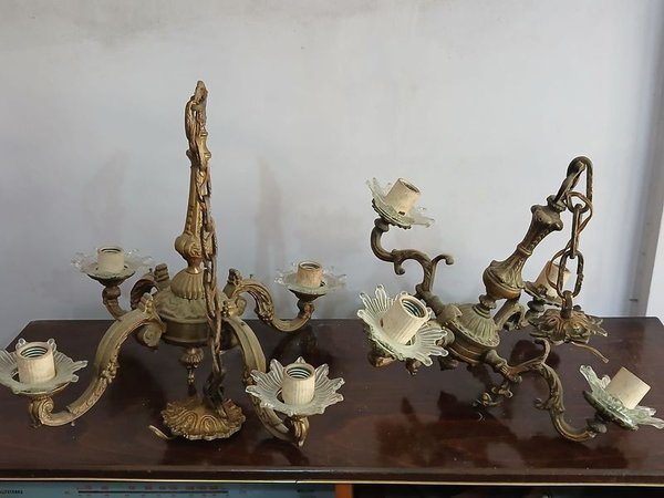 2 Arañas de Bronce con Detalle Decorativo de Cristal
